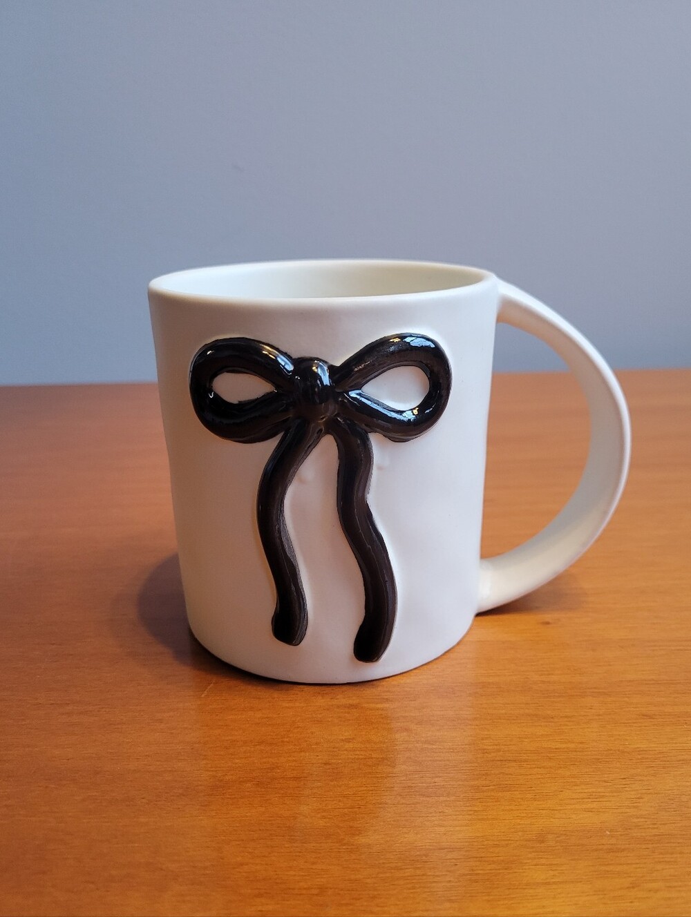 Four Sisters Boutique Black Bow Ceramic Mug White 15-16oz NWT